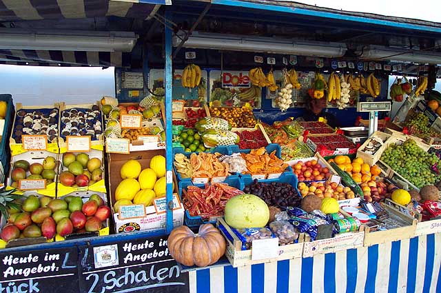 Fruit stand near the University on Ludwigstrße.